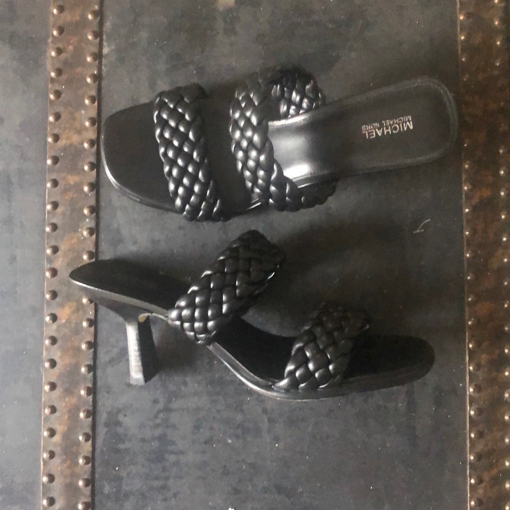 Like new Michael Kors Amelia braided heel. Size 10.